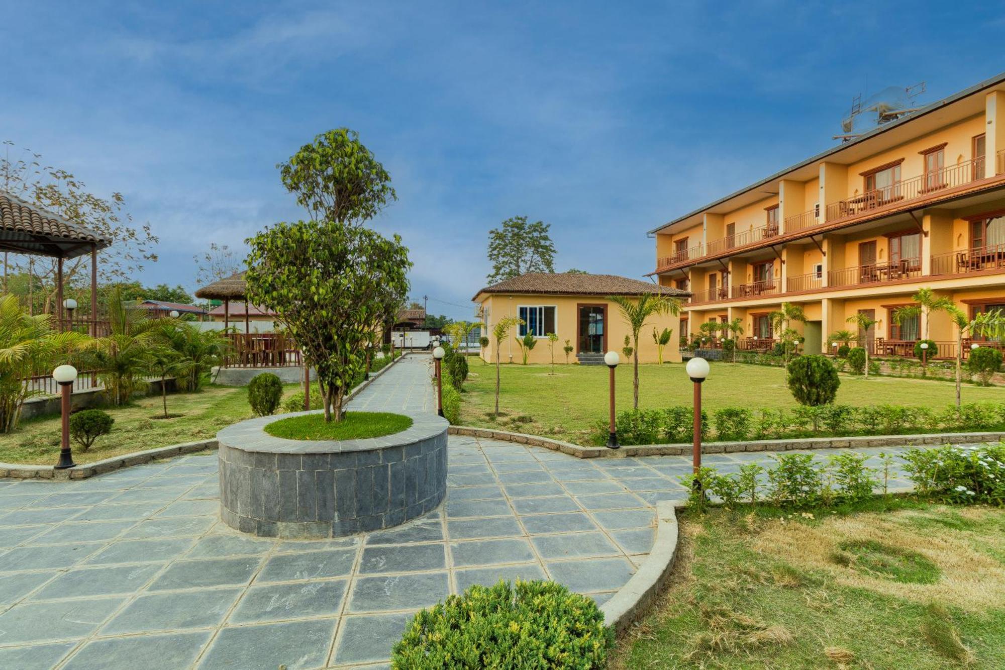 Sisai Park Village Chitwan Exterior foto